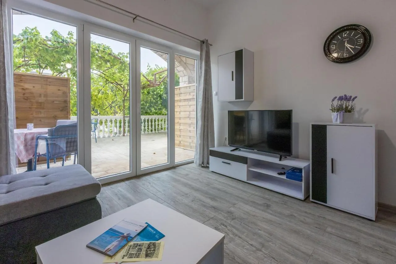 Apartments Ankica Crikvenica 0*,